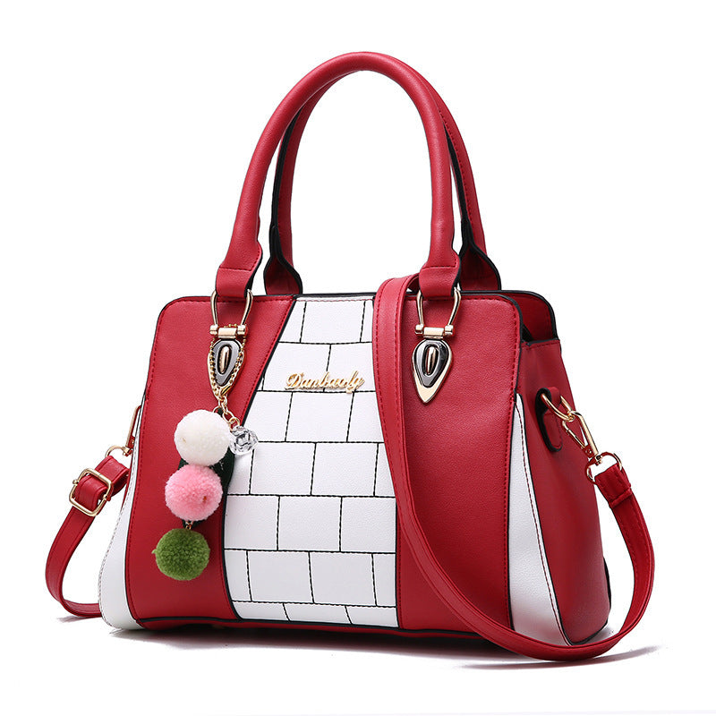 Everyday Elegance: Must-Have Shoulder Bags for Women
