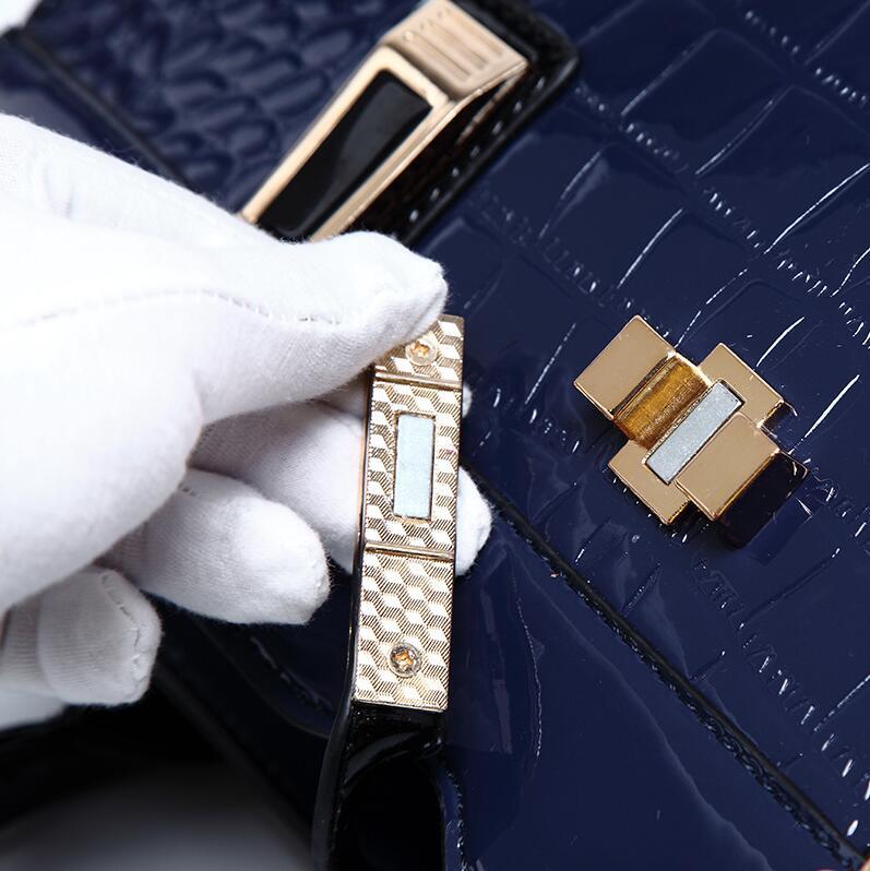 Chic Versatility: Luxury Messenger Tote Bags & Handbags for Every Occasion