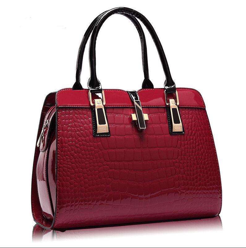 Chic Versatility: Luxury Messenger Tote Bags & Handbags for Every Occasion