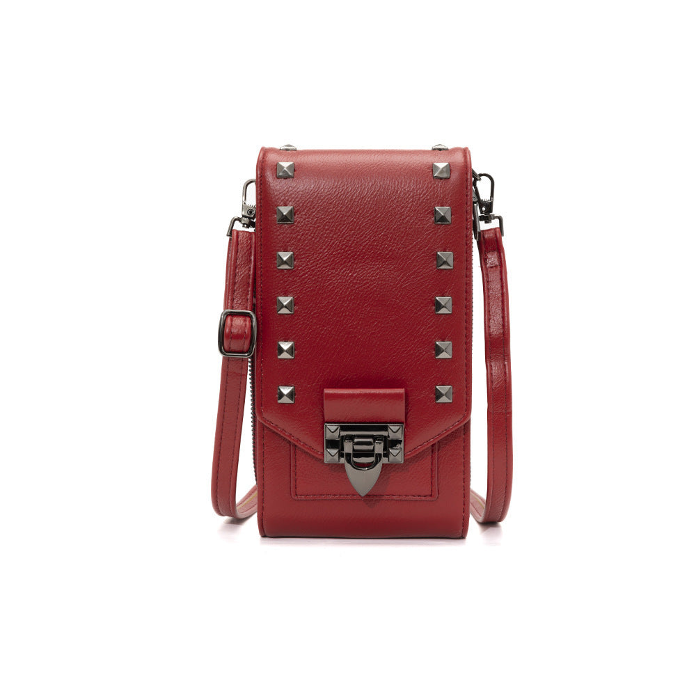 Edgy Elegance: Rivet Design Shoulder Bags for the Modern Woman