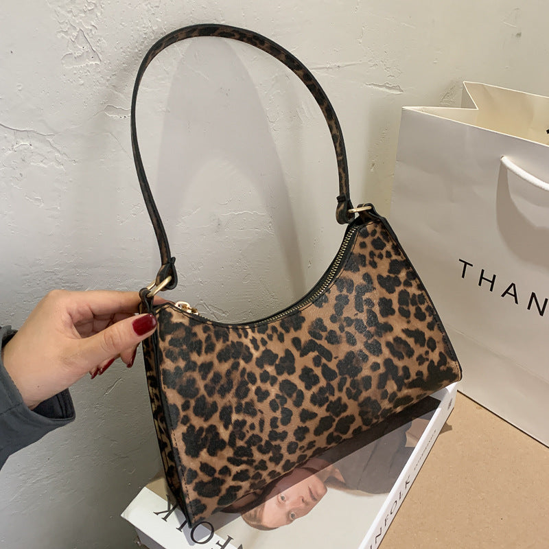Summer Vibes: Trendy Underarm Bags and Fashionable Shoulder Bags for Women